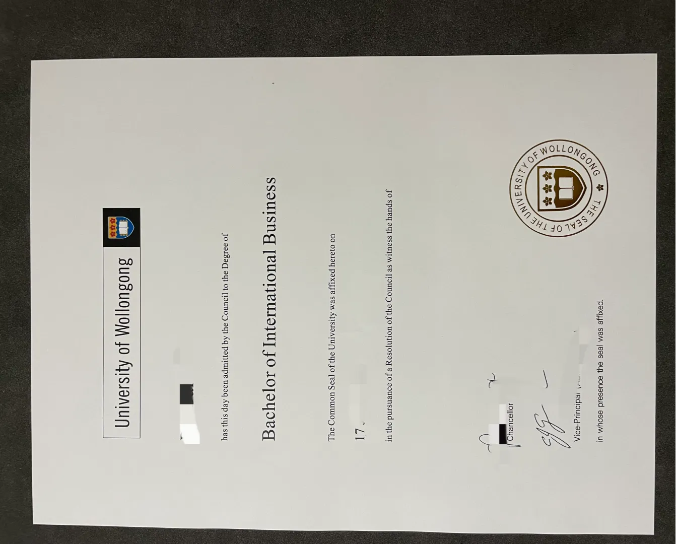 澳洲卧龙岗大学本科毕业证 University of Wollongong undergraduate diploma（Testamur）